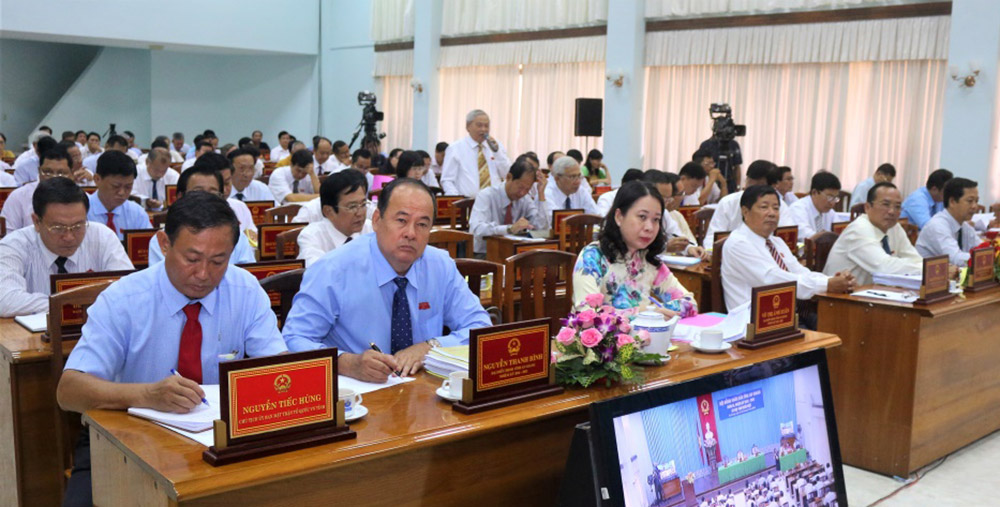 Tập trung thảo luận, trả lời các vấn đề cử tri quan tâm