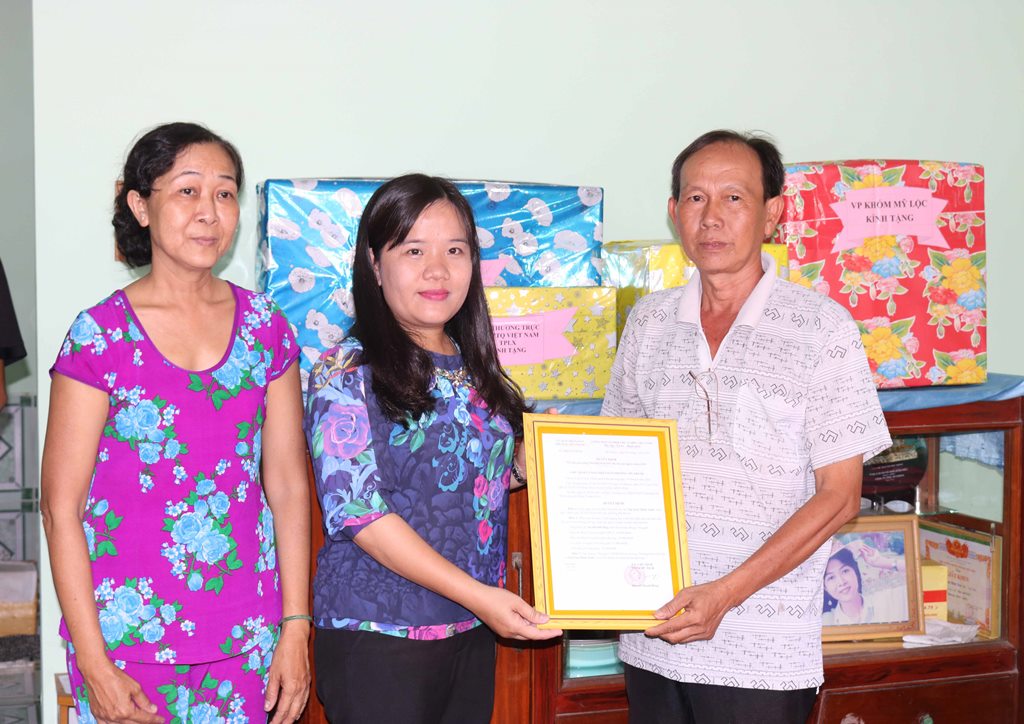 TP. Long Xuyên trao 5 căn nhà Đại đoàn kết cho hộ nghèo, cận nghèo