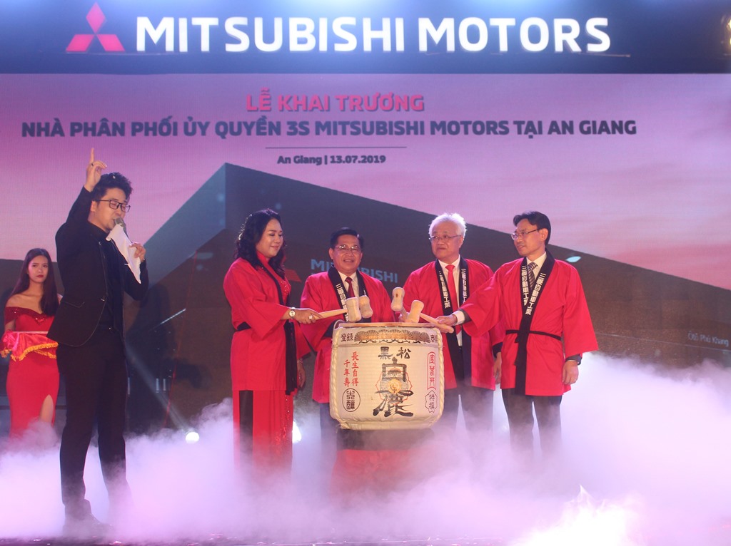 Khai trương trung tâm Mitsubishi hiện đại tại An Giang
