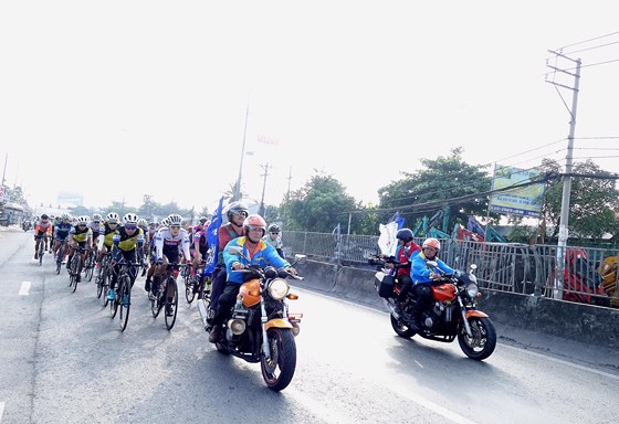 Cuộc đua xe đạp nữ Truyền hình An Giang: Các cô gái Hàn Quốc tỏ rõ tham vọng