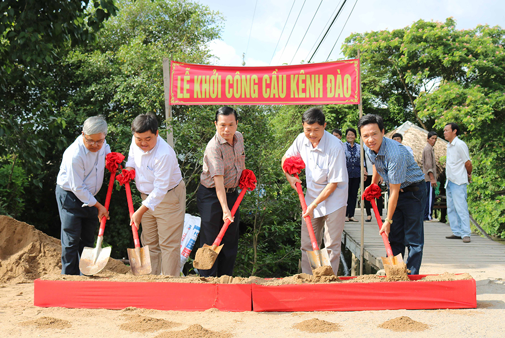 Khởi công, khánh thành 3 cây cầu Khởi công, khánh thành 3 cây cầu