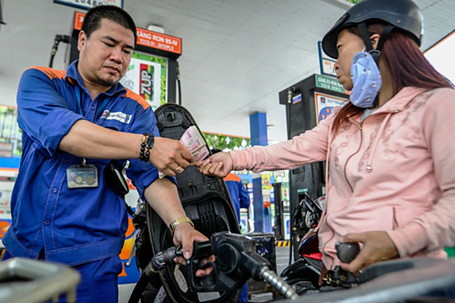 Giá xăng có thể tăng mạnh vào ngày mai