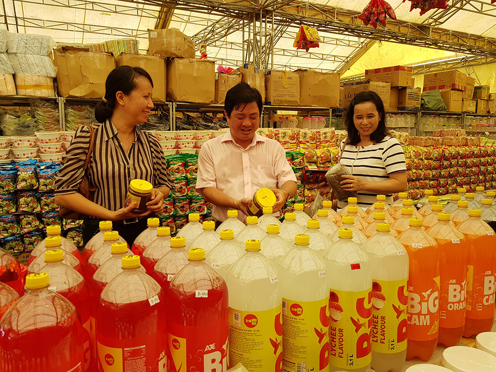 Khai mạc phiên chợ hàng Việt về nông thôn tại Chợ Mới Khai mạc phiên chợ hàng Việt về nông thôn Chợ Mới