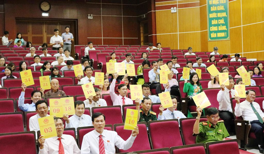 Miễn nhiệm và bầu bổ sung nhiều chức danh do HĐND TP. Long Xuyên bầu