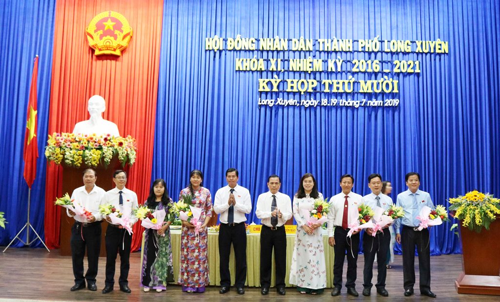 Miễn nhiệm và bầu bổ sung nhiều chức danh do HĐND TP. Long Xuyên bầu