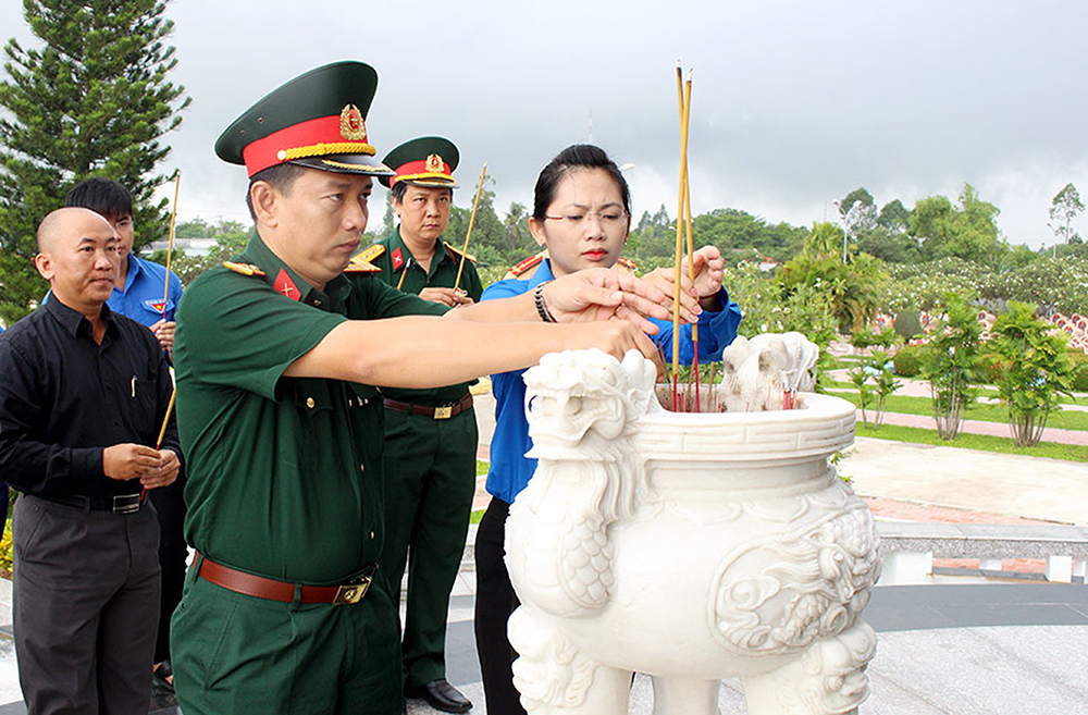 Hướng đến kỷ niệm 72 năm ngày Thương binh - Liệt sĩ Hướng đến kỷ niệm 72 năm ngày Thương binh - Liệt sĩ