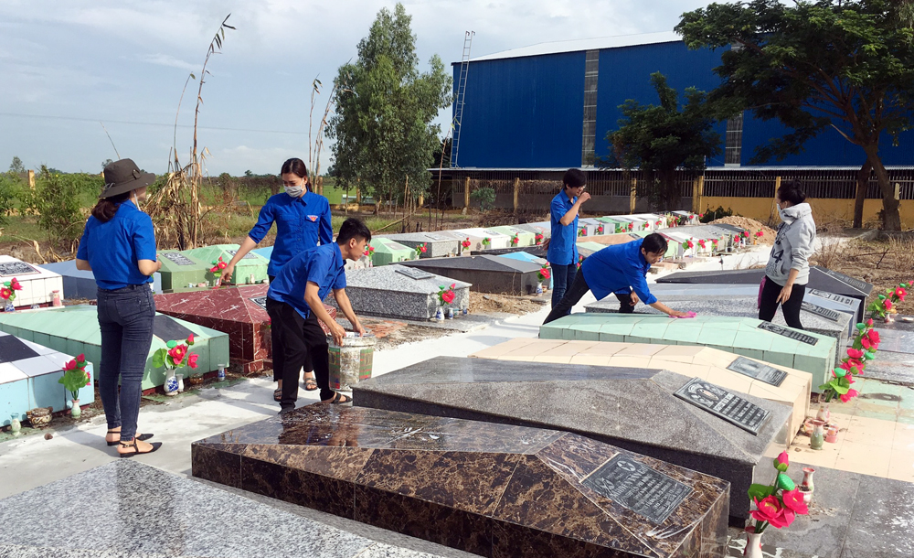 Phú Tân thực hiện các phần việc hưởng ứng ngày Thương binh - Liệt sĩ 27-7
