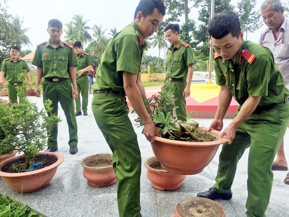 Phú Tân thực hiện các phần việc hưởng ứng ngày Thương binh - Liệt sĩ 27-7