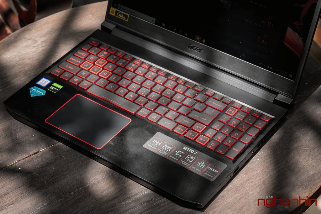 Cận cảnh laptop gaming Acer Nitro 7 phiên bản 2019 tại Việt Nam giá 35 triệu