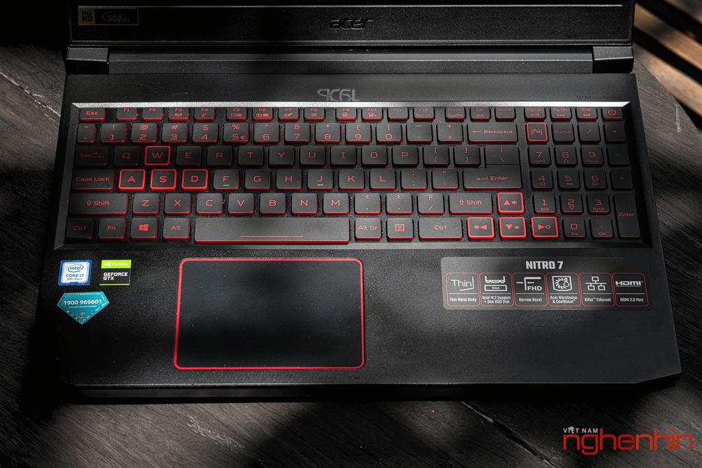 Cận cảnh laptop gaming Acer Nitro 7 phiên bản 2019 tại Việt Nam giá 35 triệu
