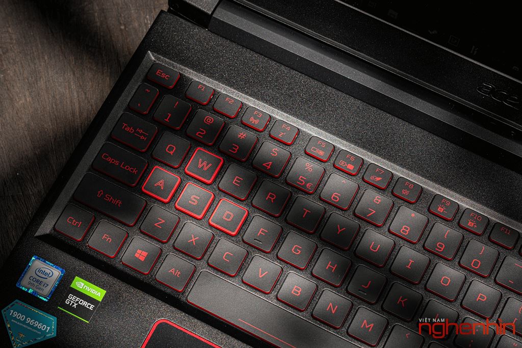 Cận cảnh laptop gaming Acer Nitro 7 phiên bản 2019 tại Việt Nam giá 35 triệu
