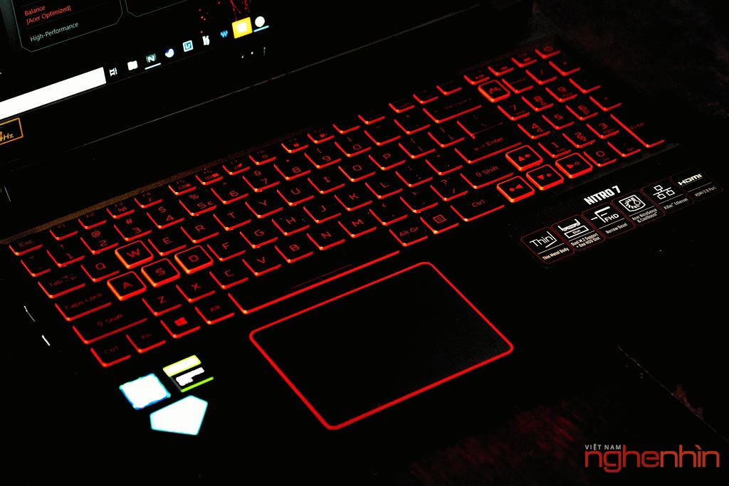Cận cảnh laptop gaming Acer Nitro 7 phiên bản 2019 tại Việt Nam giá 35 triệu