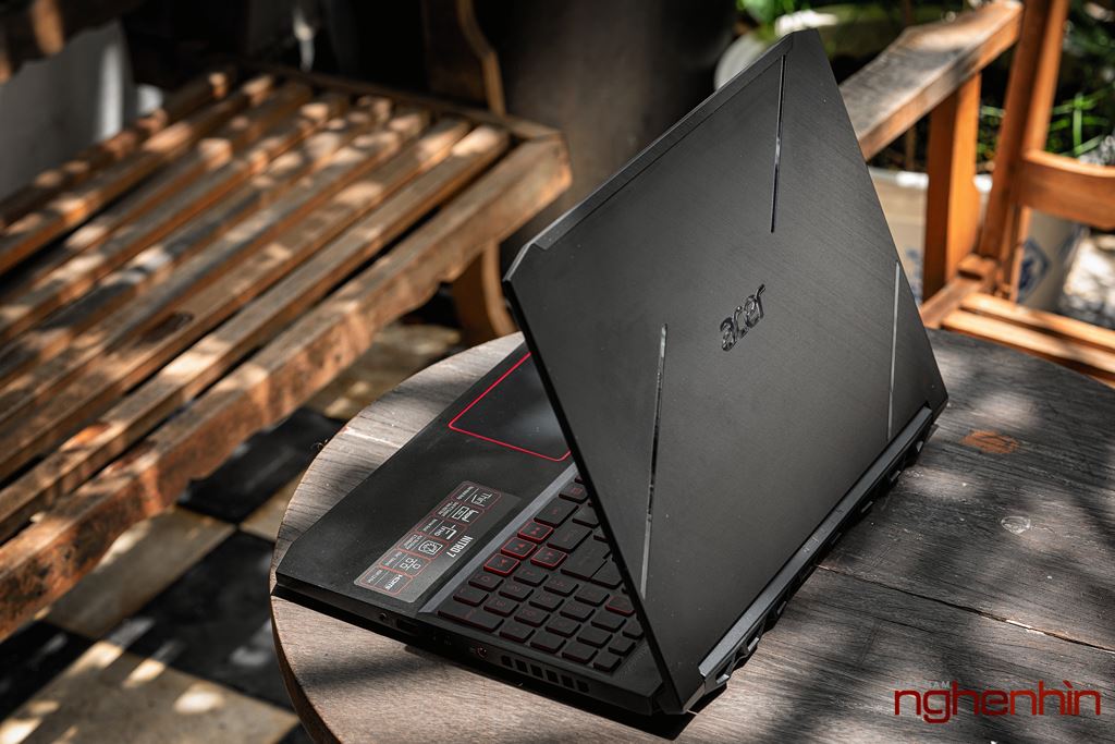 Cận cảnh laptop gaming Acer Nitro 7 phiên bản 2019 tại Việt Nam giá 35 triệu