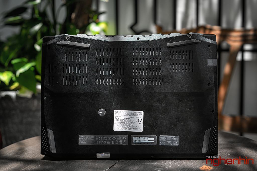 Cận cảnh laptop gaming Acer Nitro 7 phiên bản 2019 tại Việt Nam giá 35 triệu