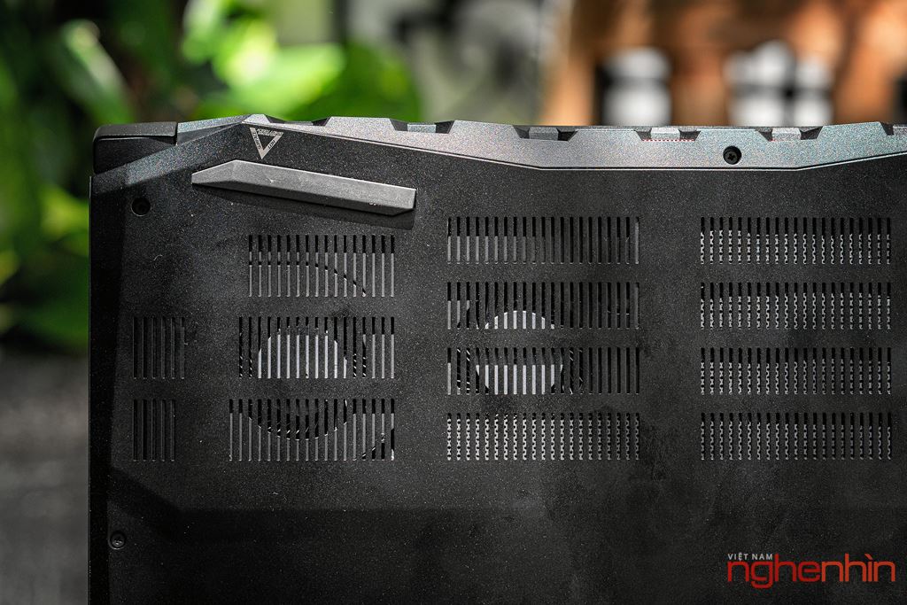 Cận cảnh laptop gaming Acer Nitro 7 phiên bản 2019 tại Việt Nam giá 35 triệu