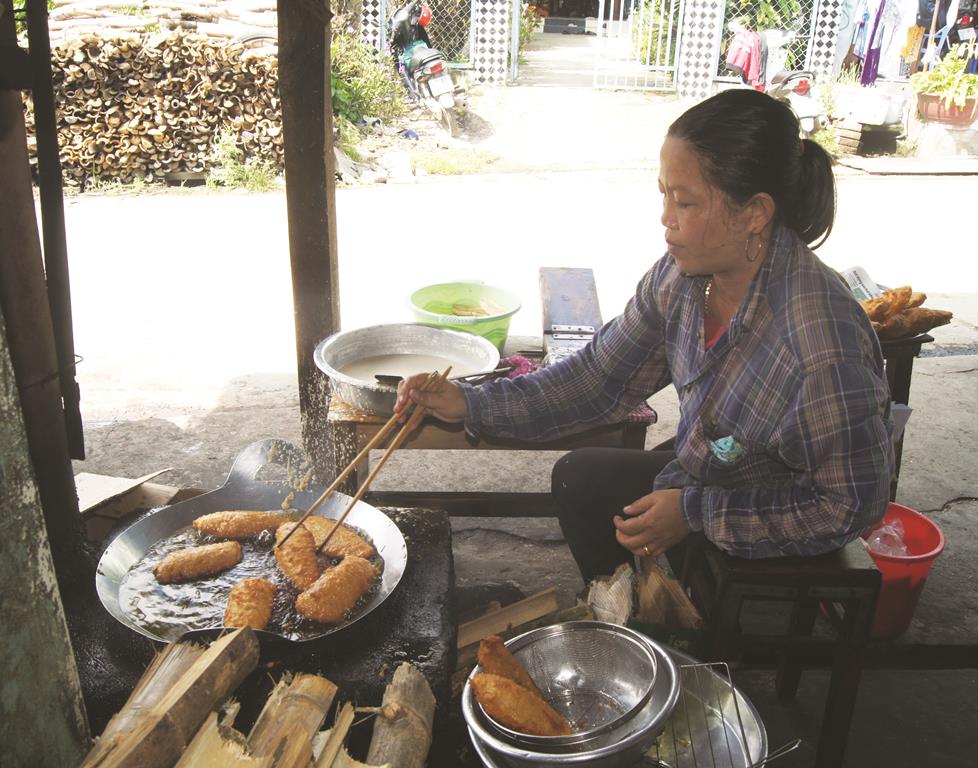 Thu nhập tốt từ nghề bán bánh chuối chiên