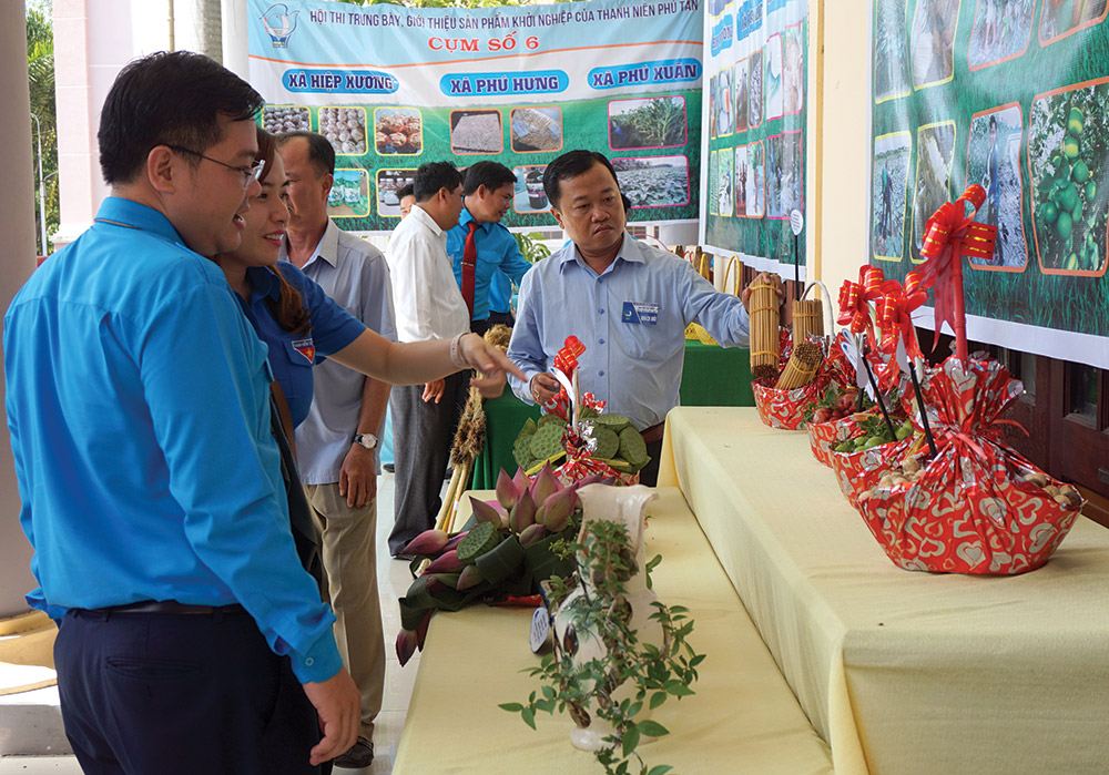 “Thanh niên Phú Tân sáng tạo, tình nguyện, xây dựng quê hương giàu đẹp, văn minh”