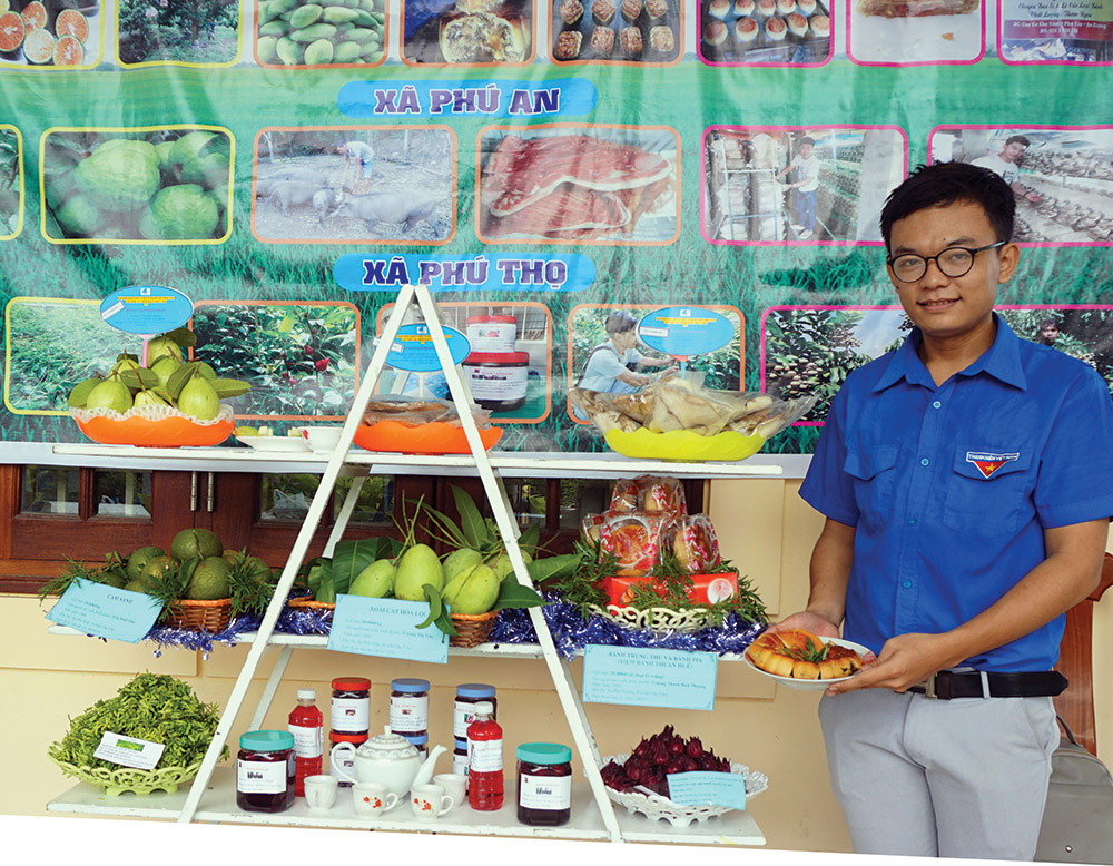 “Thanh niên Phú Tân sáng tạo, tình nguyện, xây dựng quê hương giàu đẹp, văn minh”