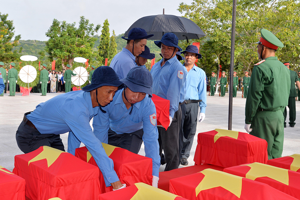 Cải táng 172 hài cốt liệt sỹ hy sinh trong chiến tranh Cải táng 172 hài cốt liệt sỹ hy sinh trong chiến tranh