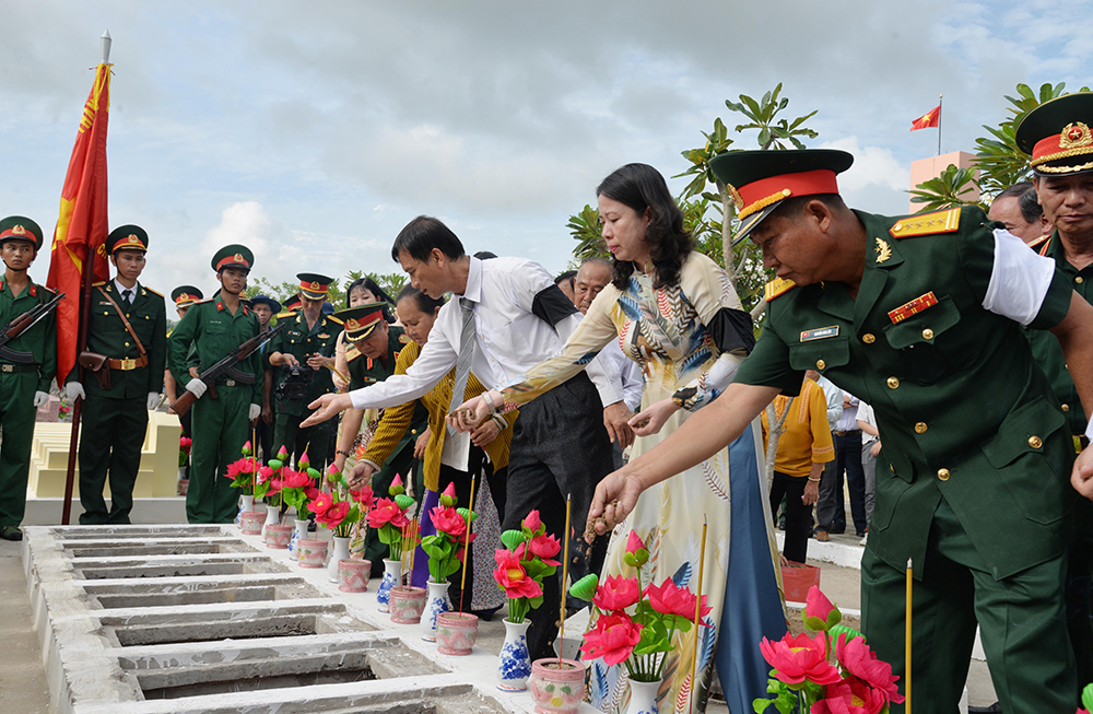 Cải táng 172 hài cốt liệt sỹ hy sinh trong chiến tranh Cải táng 172 hài cốt liệt sỹ hy sinh trong chiến tranh