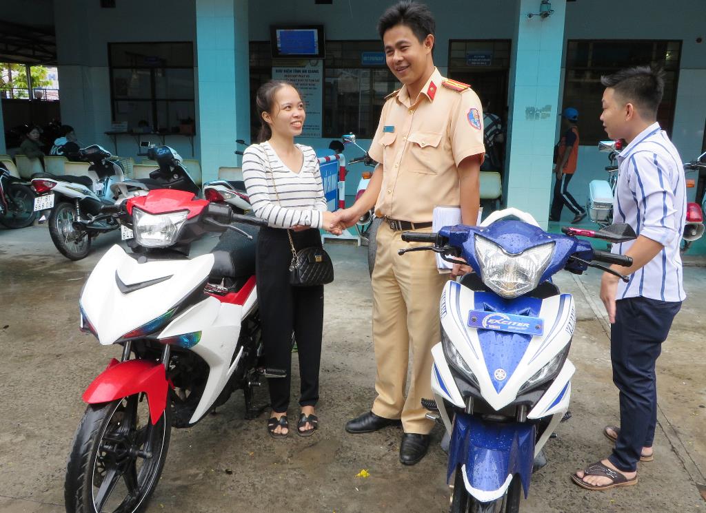 Cẩn thận khi mua bán, cầm cố xe môtô không “chính chủ”