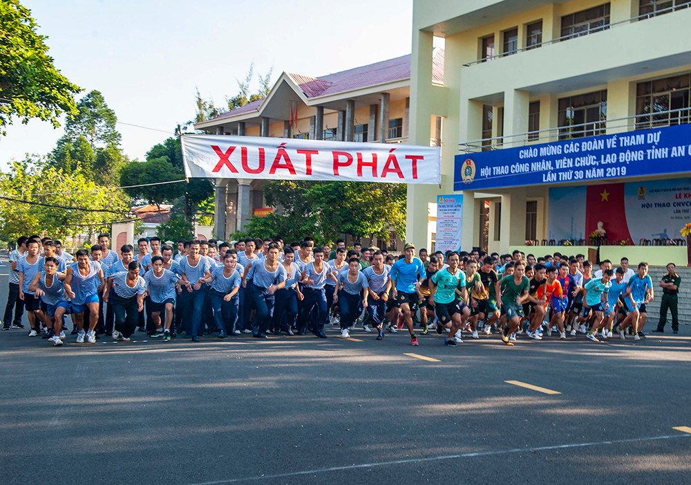 Nhiều hoạt động chào mừng kỷ niệm 90 năm ngày thành lập Công đoàn Việt Nam (28-7-1929- 28-7-2019) Nhiều hoạt động chào mừng kỷ niệm 90 năm ngày thành lập Công đoàn Việt Nam (28-7-1929- 28-7-2019)