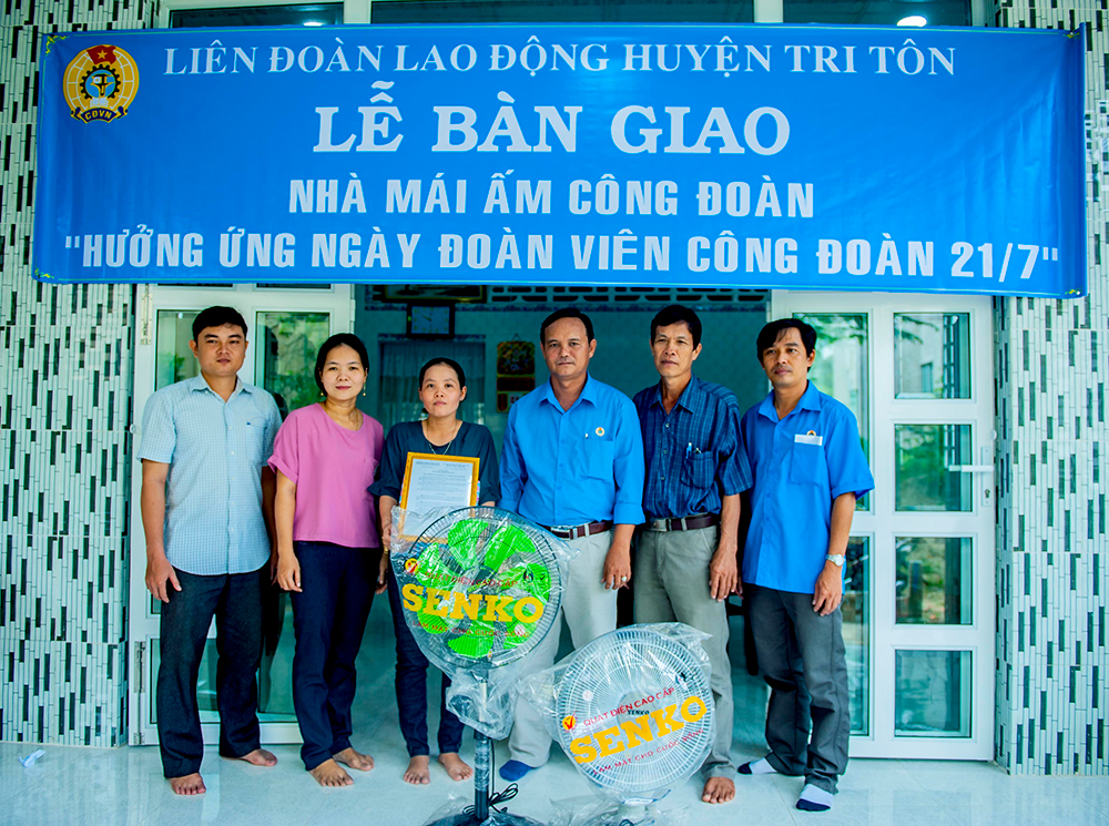Nhiều hoạt động chào mừng kỷ niệm 90 năm ngày thành lập Công đoàn Việt Nam (28-7-1929- 28-7-2019) Nhiều hoạt động chào mừng kỷ niệm 90 năm ngày thành lập Công đoàn Việt Nam (28-7-1929- 28-7-2019)