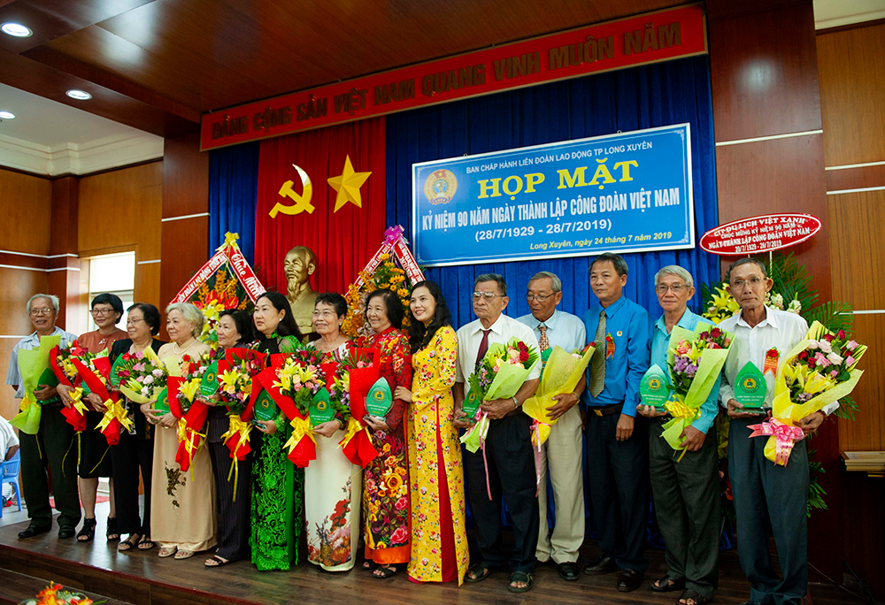 Nhiều hoạt động chào mừng kỷ niệm 90 năm ngày thành lập Công đoàn Việt Nam (28-7-1929- 28-7-2019) Nhiều hoạt động chào mừng kỷ niệm 90 năm ngày thành lập Công đoàn Việt Nam (28-7-1929- 28-7-2019)