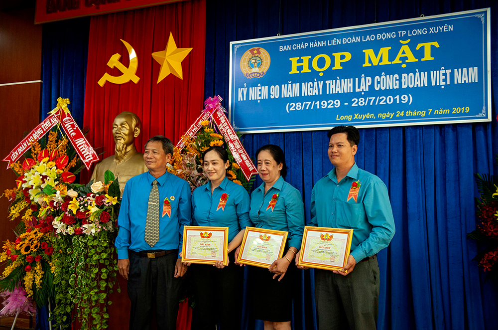 Nhiều hoạt động chào mừng kỷ niệm 90 năm ngày thành lập Công đoàn Việt Nam (28-7-1929- 28-7-2019) Nhiều hoạt động chào mừng kỷ niệm 90 năm ngày thành lập Công đoàn Việt Nam (28-7-1929- 28-7-2019)