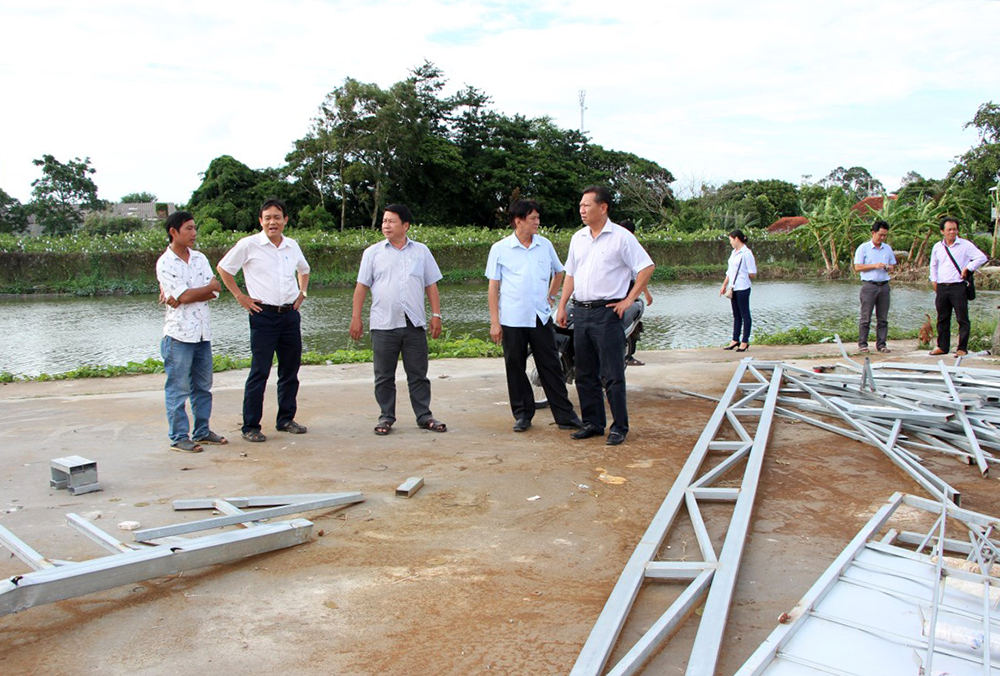 Phó Chủ tịch UBND tỉnh Trần Anh Thư thăm các hộ bị ảnh hưởng giông lốc ở Chợ Mới Phó Chủ tịch UBND tỉnh Trần Anh Thư thăm các hộ bị ảnh hưởng giông lốc ở Chợ Mới