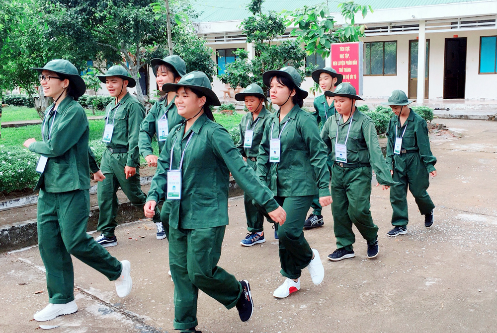 70 thanh, thiếu niên Phú Tân tham gia lớp “Trải nghiệm quân đội”