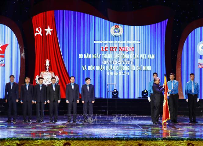 Thủ tướng: Tiếp tục đổi mới mạnh mẽ nội dung và phương thức hoạt động công đoàn