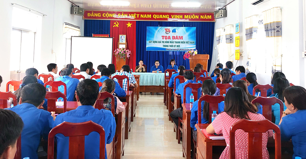 Huyện đoàn Phú Tân tổ chức tọa đàm “Xây dựng giá trị hình mẫu thanh niên Việt Nam thời kỳ mới” Huyện đoàn Phú Tân tổ chức tọa đàm “Xây dựng giá trị hình mẫu thanh niên Việt Nam thời kỳ mới”