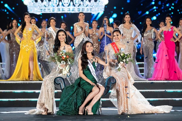 Lương Thùy Linh đăng quang Miss World Việt Nam nhờ ứng xử tự tin