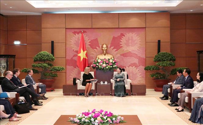 Chủ tịch Quốc hội Nguyễn Thị Kim Ngân tiếp Phó Chủ tịch Ủy ban châu Âu