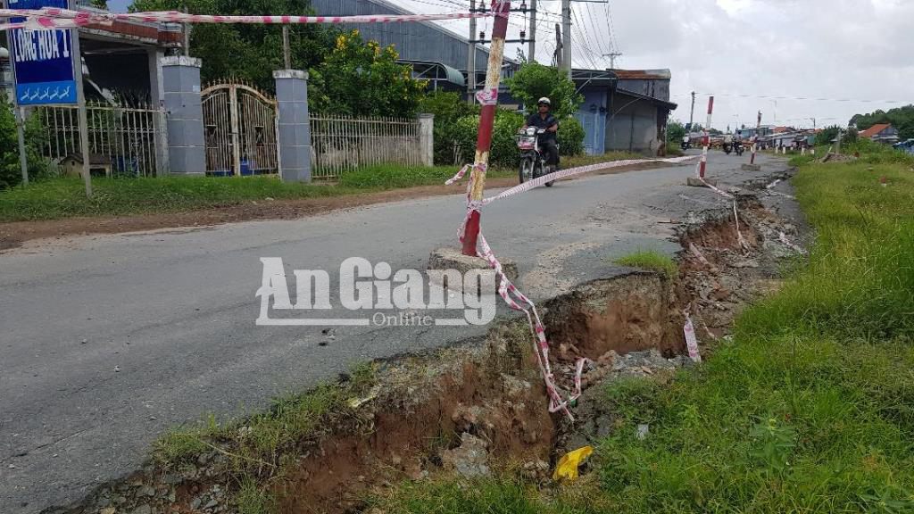 Đầu tư 7,2 tỷ đồng lấp hố xoáy ở Tỉnh lộ 946
