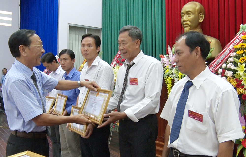Phú Tân tuyên dương nông dân sản xuất kinh doanh giỏi lần thứ XI, giai đoạn 2016-2019