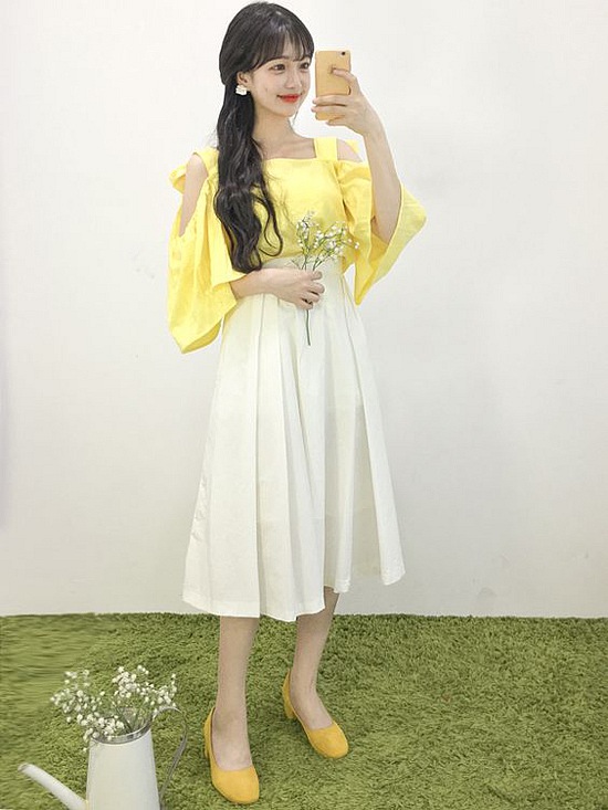 Hai tông màu thời thượng cho ngày mưa gió