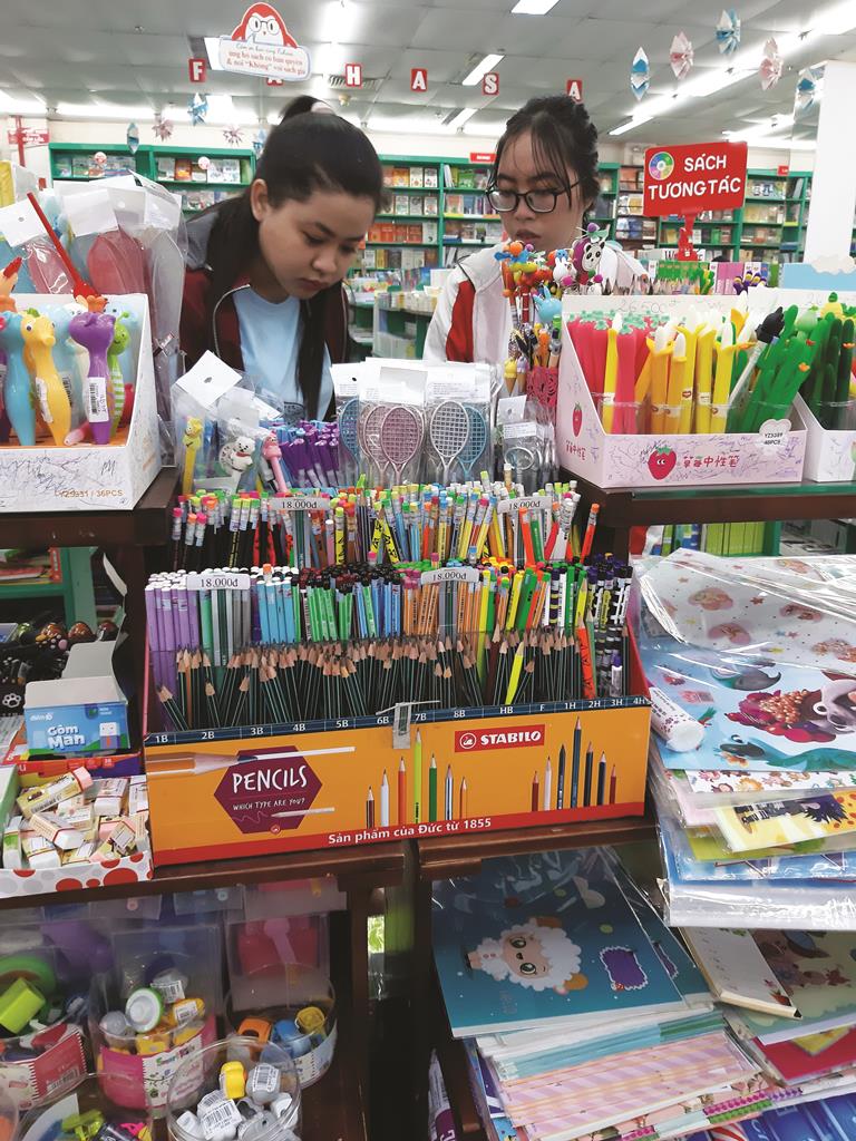 Sôi động thị trường năm học mới