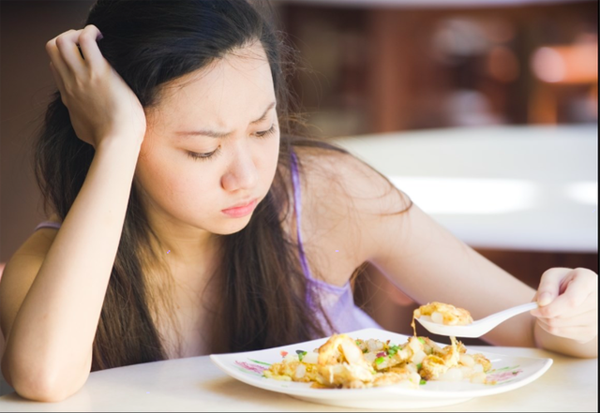 4 triệu chứng bất thường khi ăn cảnh báo ung thư đang đến gần