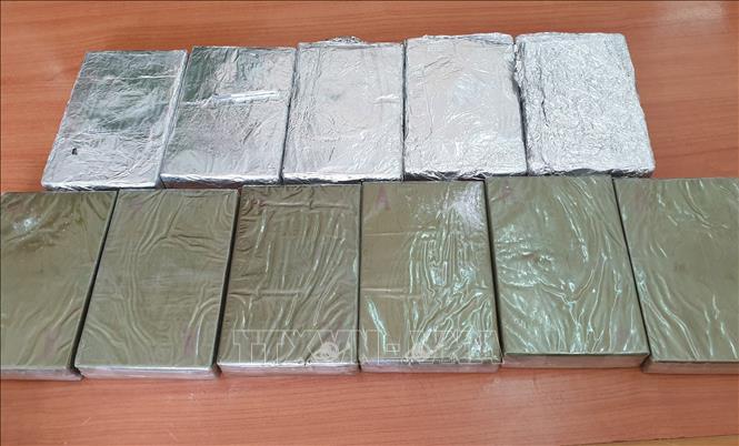 Bắt giữ đối tượng tàng trữ 11 bánh heroin