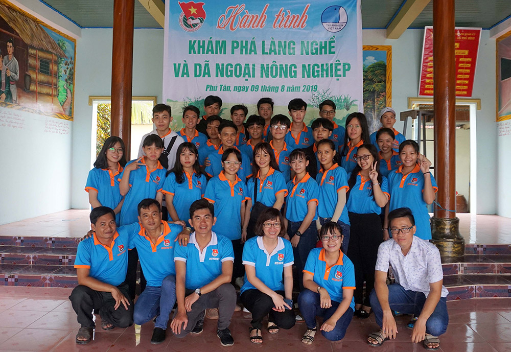 Học tập từ “Hành trình khám phá làng nghề và dã ngoại nông nghiệp”