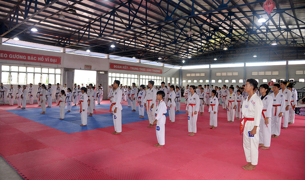114 võ sinh thi thăng đẳng Taekwondo