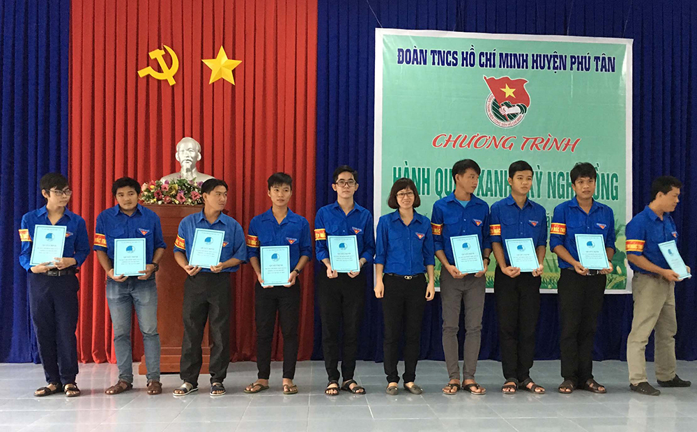 Sôi nổi chuỗi hoạt động “Hành quân xanh” và “Kỳ nghỉ hồng” tại Phú Tân Sôi nổi chuỗi hoạt động “Hành quân xanh” và “Kỳ nghỉ hồng” tại Phú Tân
