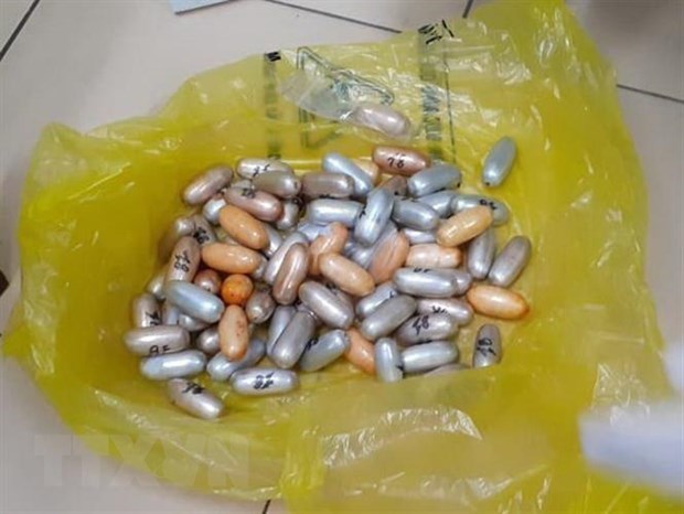 Hải quan Tân Sơn Nhất bắt giữ kẻ nuốt gần 1,6kg cocain trong bụng