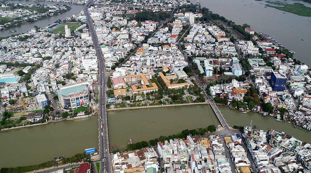 6 giờ, ngày 17-8, diễn ra Giải đua xuồng Báo An Giang, tại đoạn sông từ cầu Duy Tân đến cầu Hoàng Diệu 6 giờ, ngày 17-8, diễn ra Giải đua xuồng Báo An Giang, tại đoạn sông từ cầu Duy Tân đến cầu Hoàng Diệu