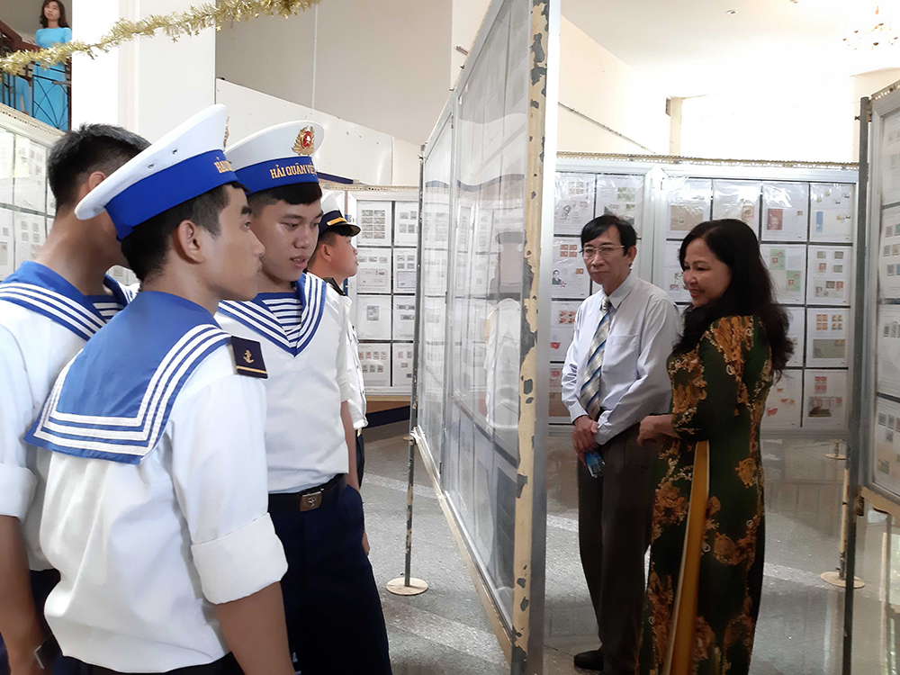 Khai mạc triển lãm tem bưu chính học sinh - sinh viên năm 2019 Khai mạc triển lãm tem bưu chính học sinh - sinh viên năm 2019