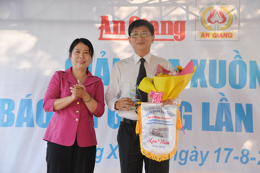Sôi nổi, hấp dẫn Giải đua xuồng Báo An Giang lần thứ I-2019