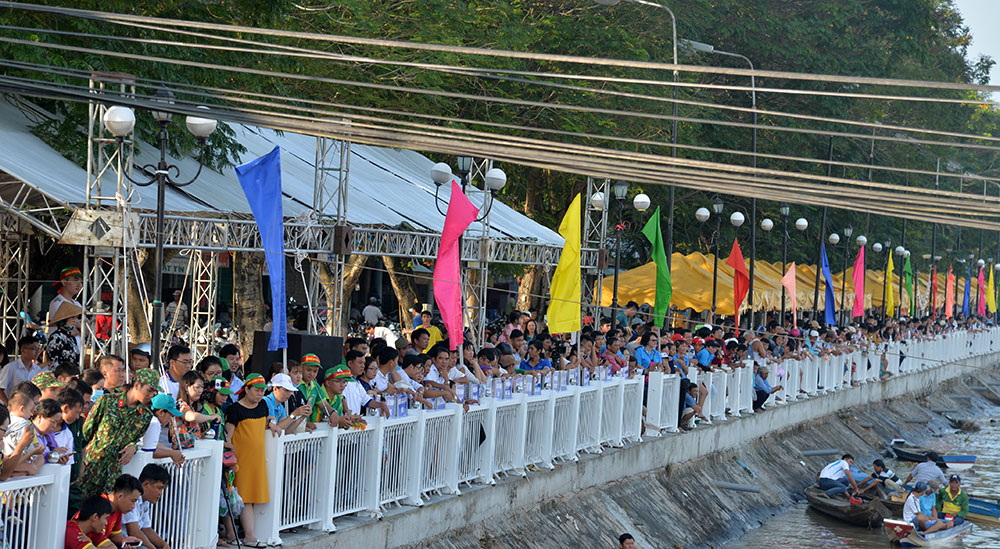 Sôi nổi, hấp dẫn Giải đua xuồng Báo An Giang lần thứ I-2019
