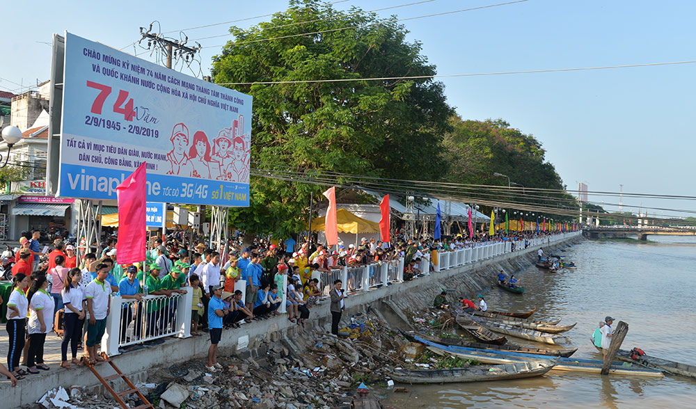 Sôi nổi, hấp dẫn Giải đua xuồng Báo An Giang lần thứ I-2019